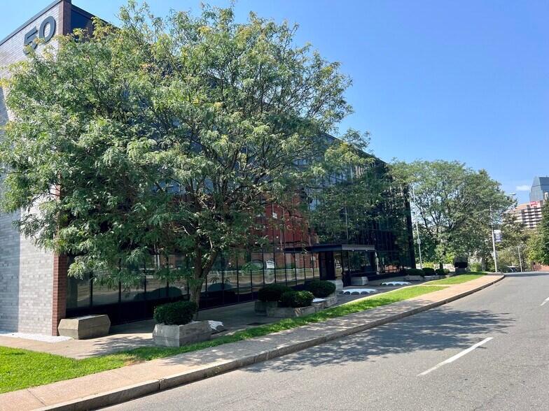 More Photos Of 50 Maple St, Springfield Medical For Lease