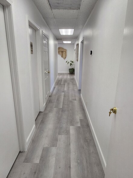 More Photos Of 960 W 17th St, Santa Ana Office For Sale