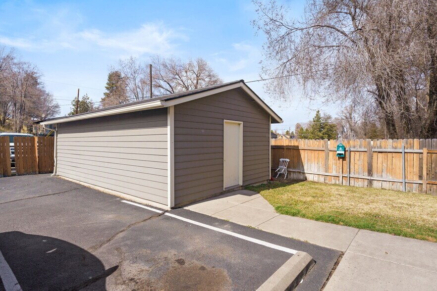 More Photos Of 414 NE Norton Ave, Bend Apartments For Sale