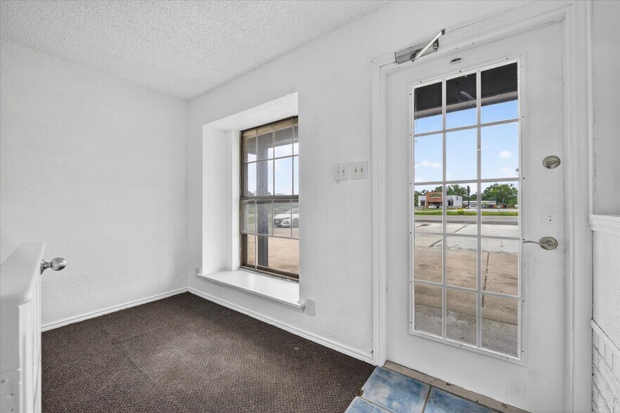 More Photos Of 936 E Highway 199, Springtown Freestanding For Sale