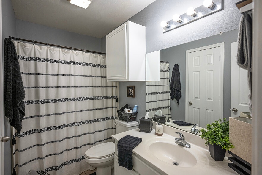 More Photos Of 5710 Fordham St, Lubbock Specialty For Sale