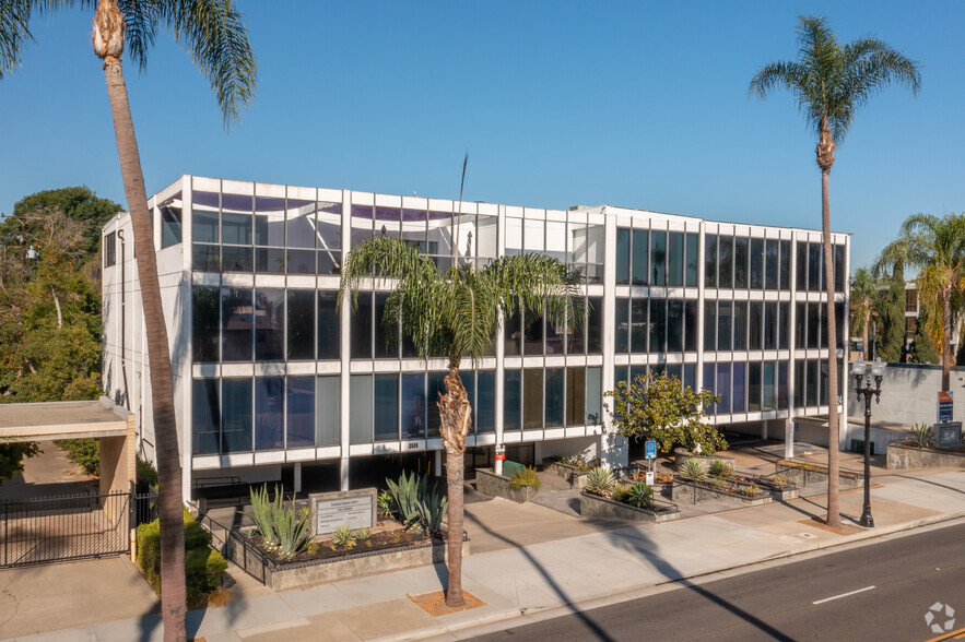 Primary Photo Of 2024 N Broadway, Santa Ana Office For Lease