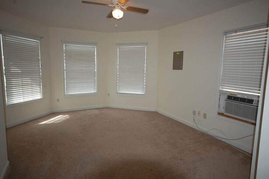 More Photos Of 293 4th Ave, Quantico Apartments For Sale