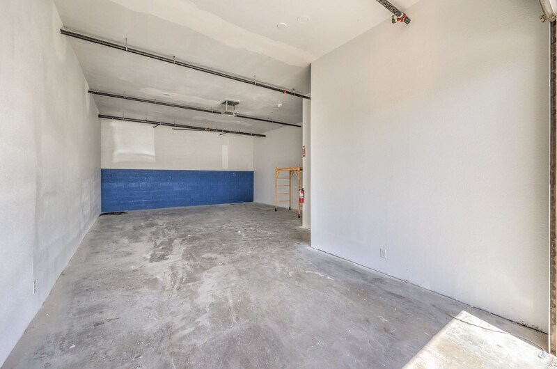More Photos Of 3894 Spring Mountain Rd, Las Vegas Light Distribution For Sale
