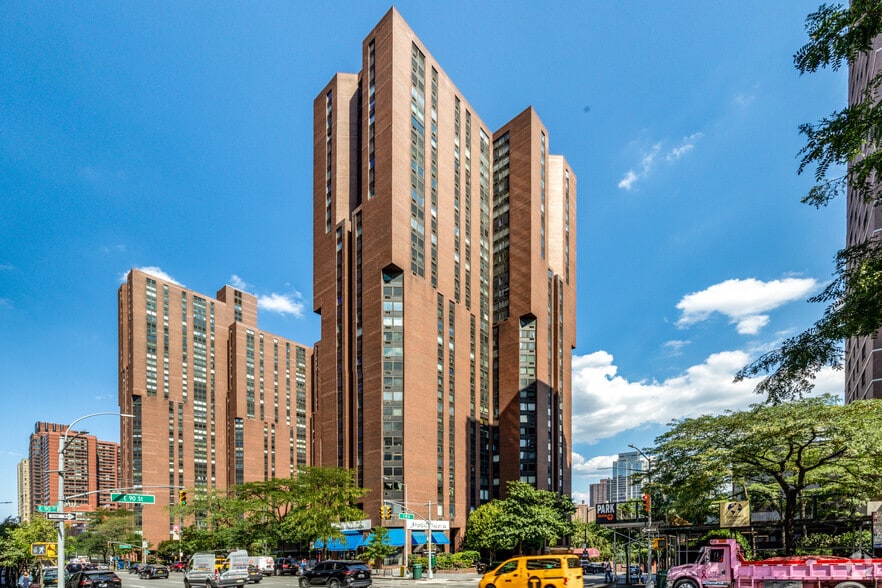 More Photos Of 1601-1641 3rd Ave, New York Apartments For Lease