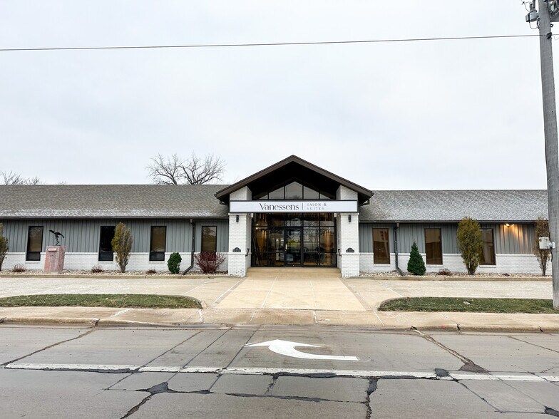 More Photos Of 307 W 41st St, Sioux Falls Office For Lease