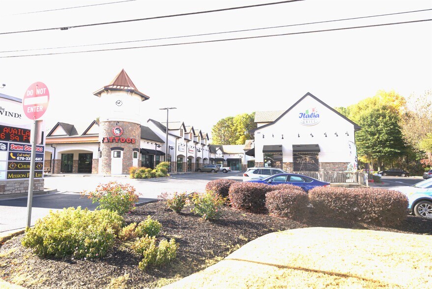 More Photos Of 2655 N Cobb Pky, Kennesaw Storefront For Lease