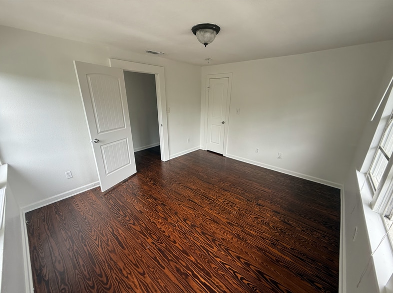 More Photos Of 203 Heard St, McKinney Apartments For Sale