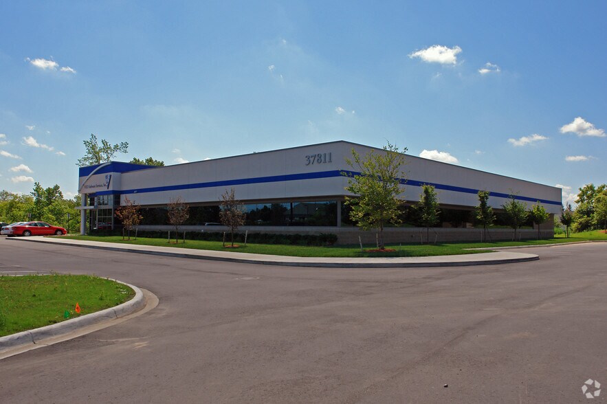 More Photos Of 37811 W 12 Mile Rd, Farmington Office For Sale
