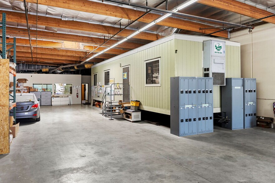More Photos Of 77570 Enfield Ln, Palm Desert Warehouse For Sale