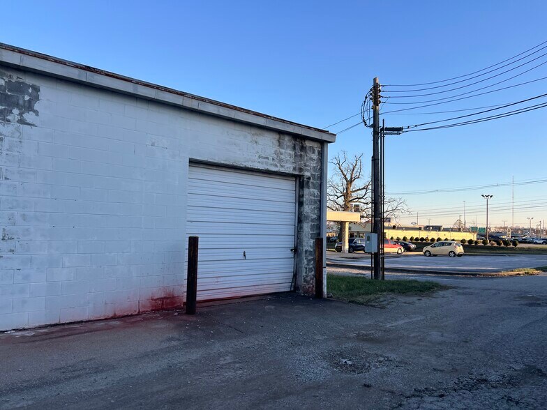 More Photos Of 750 E New Circle Rd, Lexington General Retail For Sale