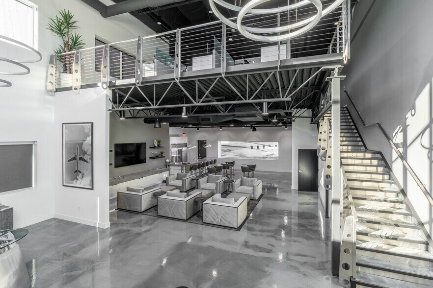 More Photos Of 22644 N 17th Ave, Phoenix Airplane Hangar For Sale