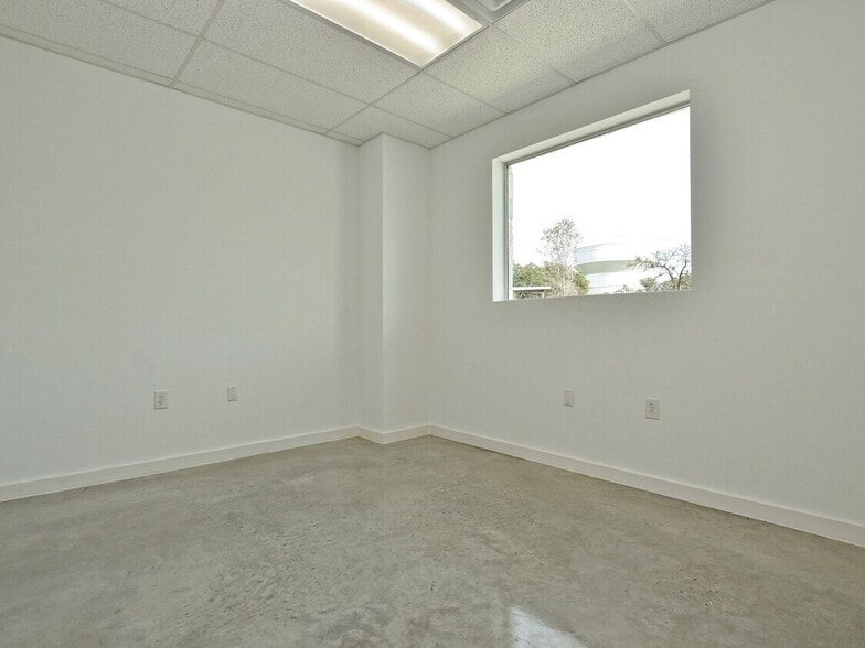 More Photos Of 401 S Chitalpa St, Leander Unknown For Lease