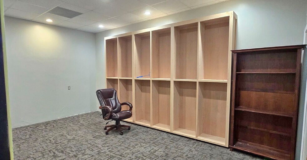 More Photos Of 902 Oak Ln, Rio Linda Office For Lease