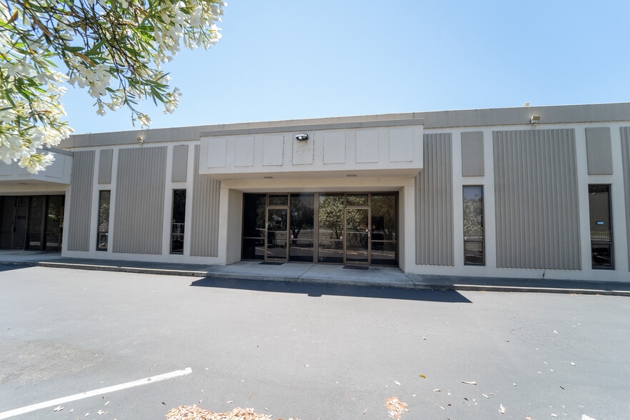 More Photos Of 1296-1306 Reamwood Ave, Sunnyvale Flex For Lease
