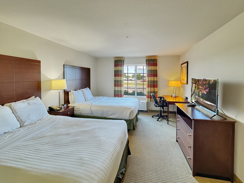 More Photos Of 1515 Planeview Dr, Oshkosh Hotel For Sale