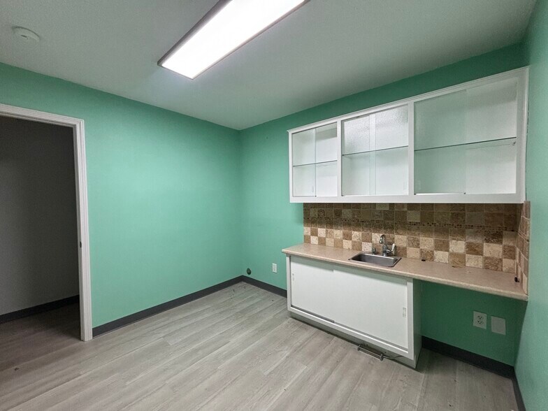 More Photos Of 4712 Country Club Rd, Winston-Salem Medical For Sale