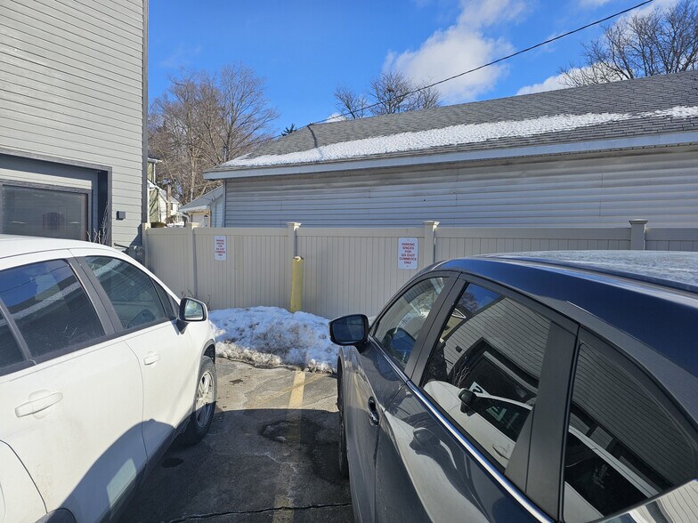 More Photos Of 127-131 E Commerce St, Milford Loft Creative Space For Sale