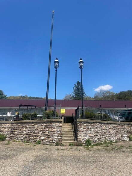 More Photos Of 11979 William Penn Hwy, Huntingdon Hotel For Sale
