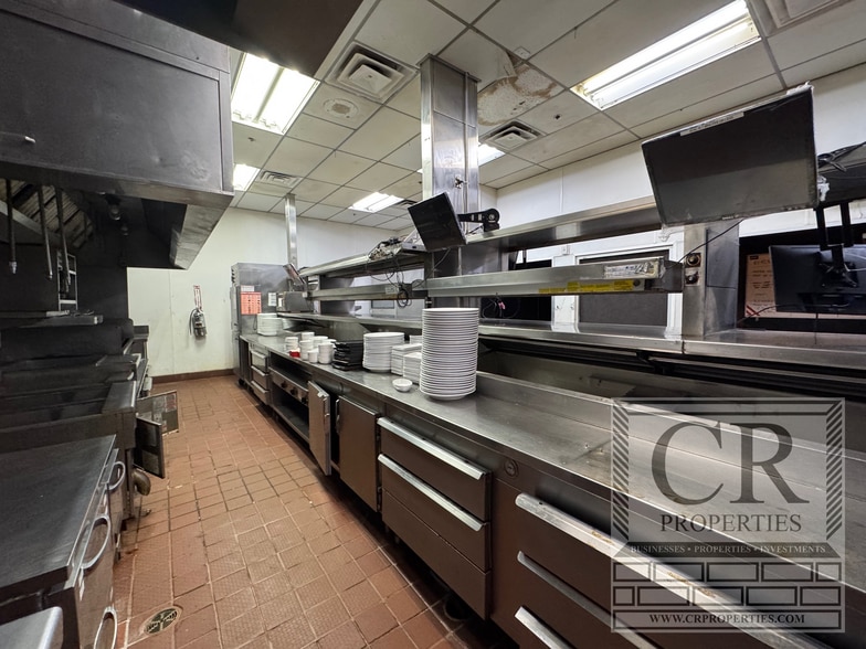 More Photos Of 23 Crystal Run Xing, Middletown Restaurant For Lease