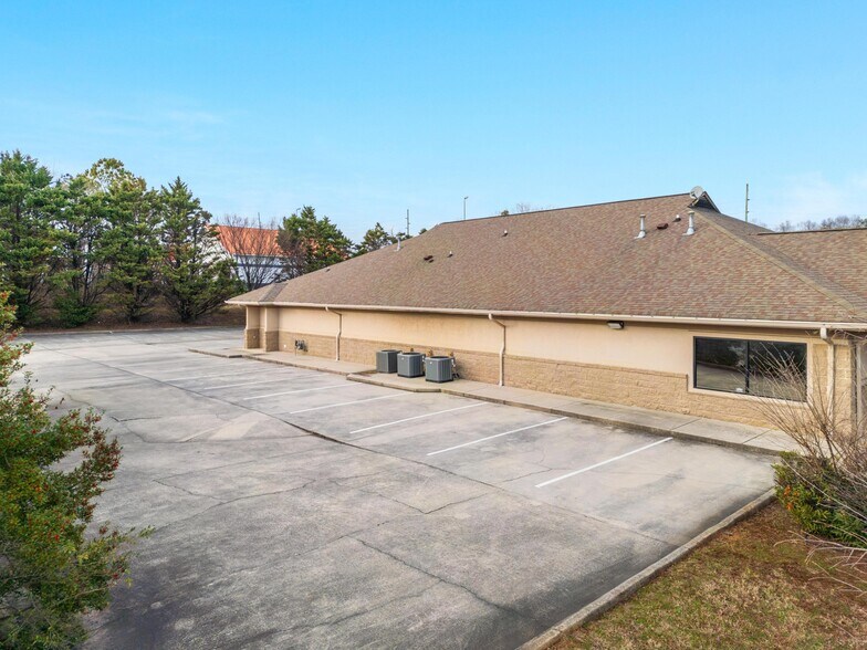 More Photos Of 1494 Stuart Rd NE, Cleveland Medical For Lease