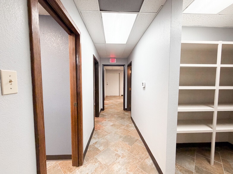 More Photos Of 3711 20th St, Lubbock Office For Sale