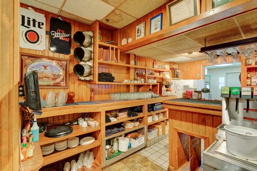 More Photos Of 1702 Park Hill Dr, Gainesville Restaurant For Sale