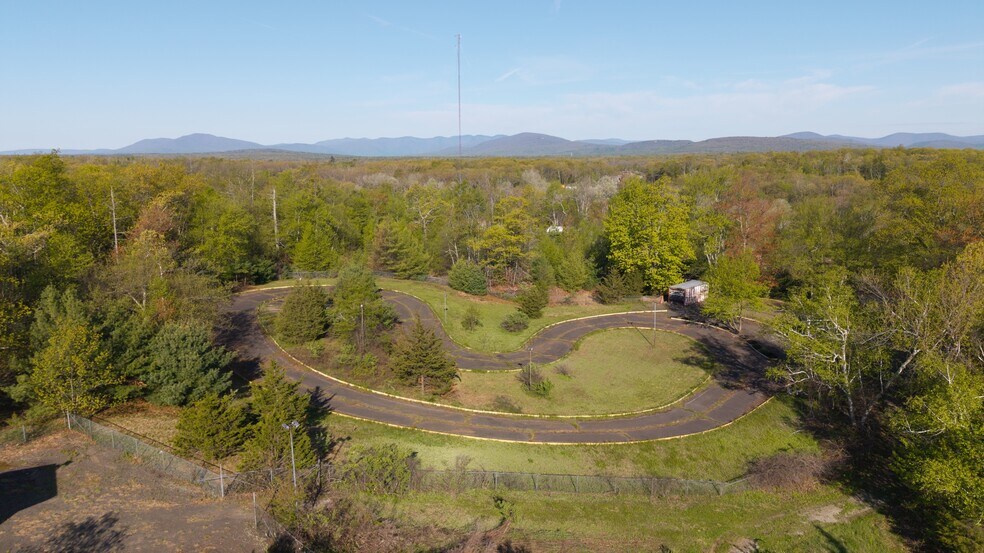 More Photos Of 167 Hill Rd, Kingston Sports And Entertainment For Sale