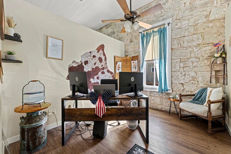 More Photos Of 23654 US Hwy 290, Harper General Retail For Sale