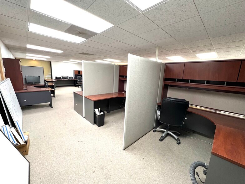More Photos Of 5053 La Mart Dr, Riverside Medical For Sale