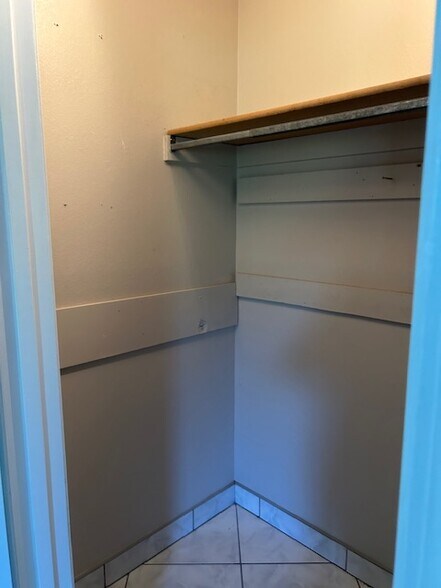 More Photos Of 24133 W SR-40, Astor Flex For Lease