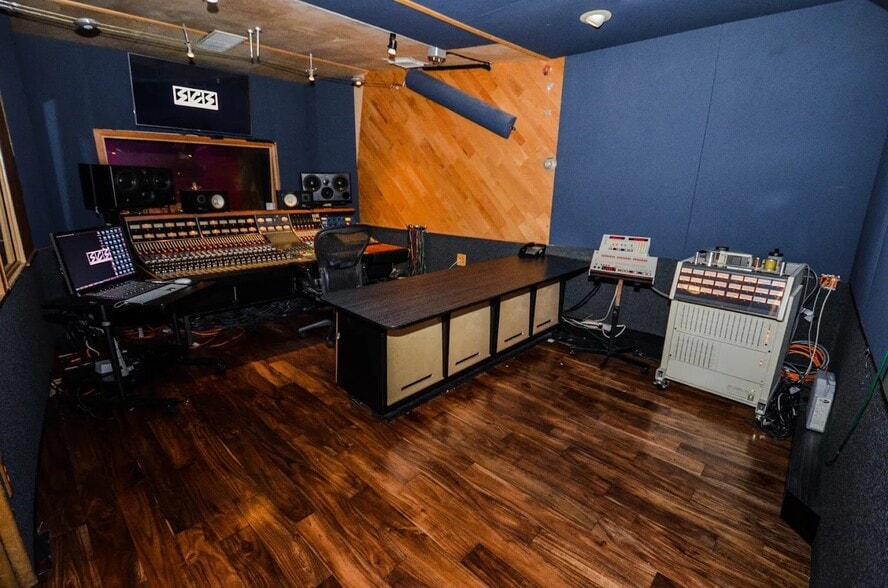 More Photos Of 4412 Whitsett Ave, Studio City Office For Sale