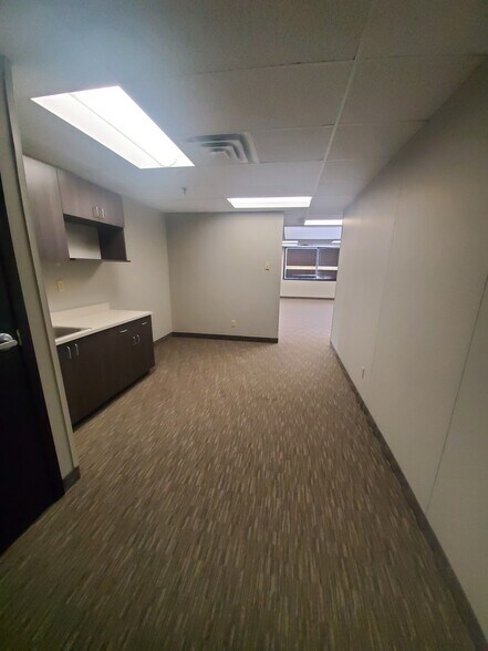 More Photos Of 1325 American Blvd E, Bloomington Showroom For Sale