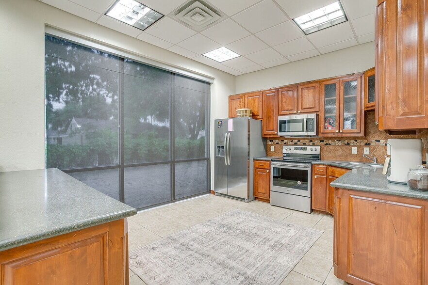 More Photos Of 914 N Sylvania Ave, Fort Worth Medical For Lease