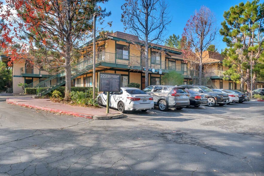 More Photos Of 22231 Mulholland Hwy, Calabasas Office For Lease
