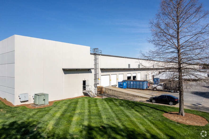 More Photos Of 5808 Long Creek Park Dr, Charlotte Warehouse For Lease
