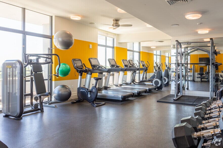 More Photos Of 4918 Saint Elmo Ave, Bethesda Apartments For Lease