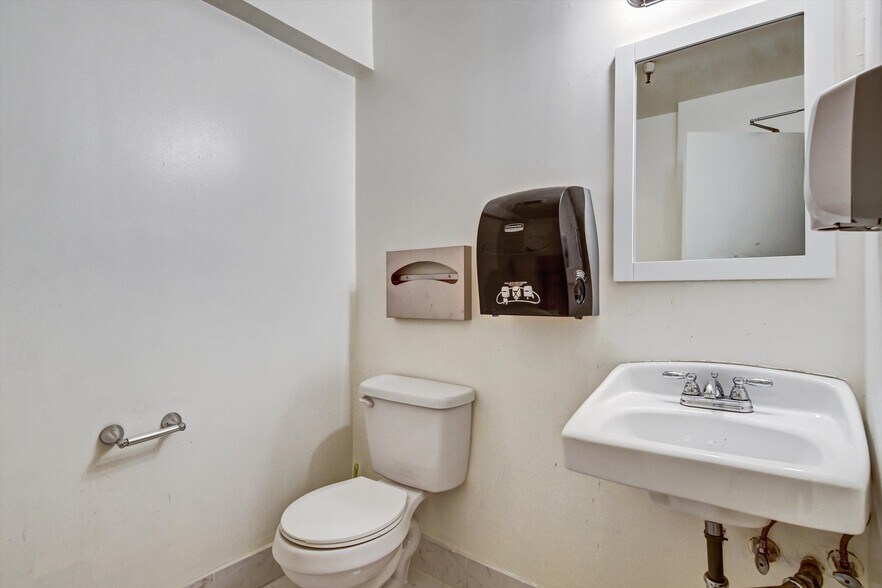 More Photos Of 263-265 Golden Gate Ave, San Francisco Storefront Retail Office For Lease