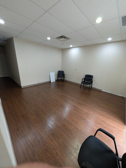 More Photos Of 3401-3451 N Butler Ave, Farmington Medical For Lease
