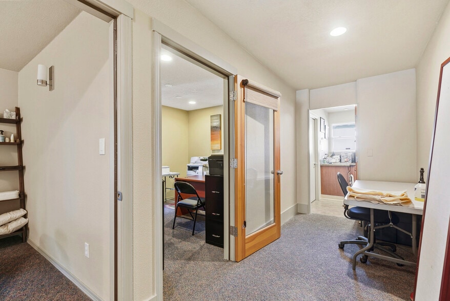 More Photos Of 9055 SW Beaverton Hillsdale Hwy, Portland Office For Lease