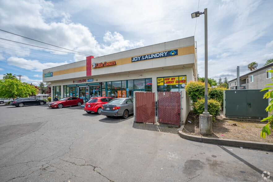 More Photos Of 5038 Marconi Ave, Carmichael Unknown For Lease