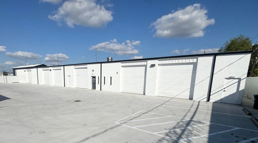 More Photos Of 5807 Star Ln, Houston Service For Lease