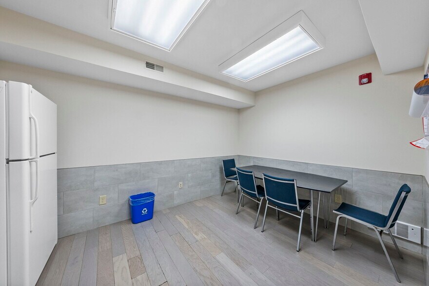 More Photos Of 3 Mapleton Rd, Princeton Office For Sale