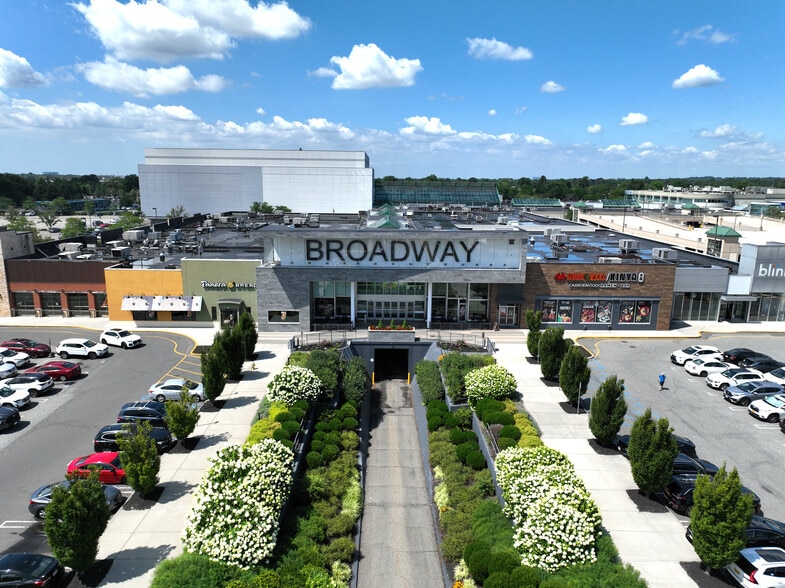Primary Photo Of 358 Broadway Mall, Hicksville Unknown For Lease