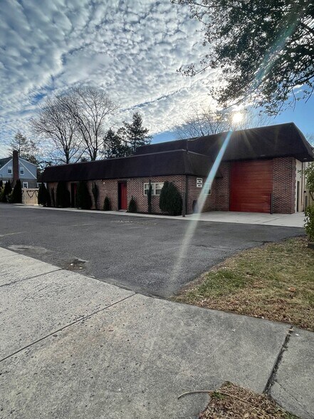 More Photos Of 2020 New Jersey Ave, Haddon Heights Light Distribution For Lease