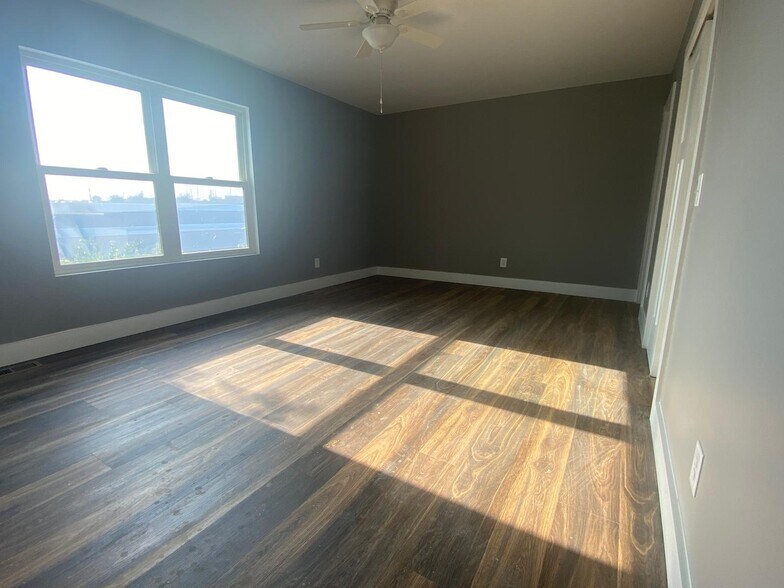 More Photos Of , Cincinnati Multifamily For Sale