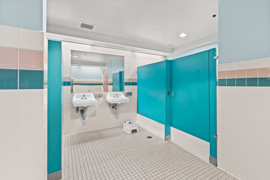 More Photos Of 4700 E Walnut Ave, Orange Religious Facility For Sale