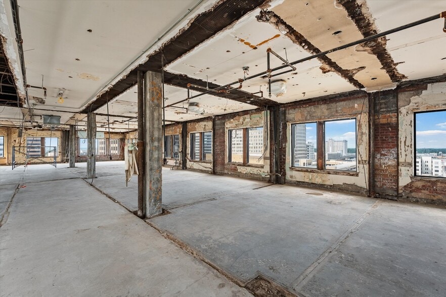 More Photos Of 610 Marshall St, Shreveport Office For Sale
