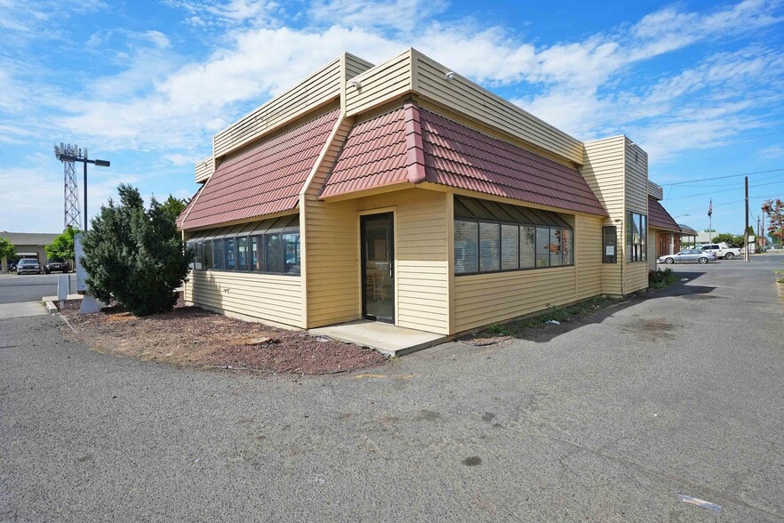 More Photos Of 318 S Wapato Ave, Wapato General Retail For Sale