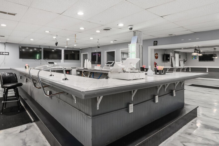 More Photos Of 1662 W Mound St, Columbus Restaurant For Sale